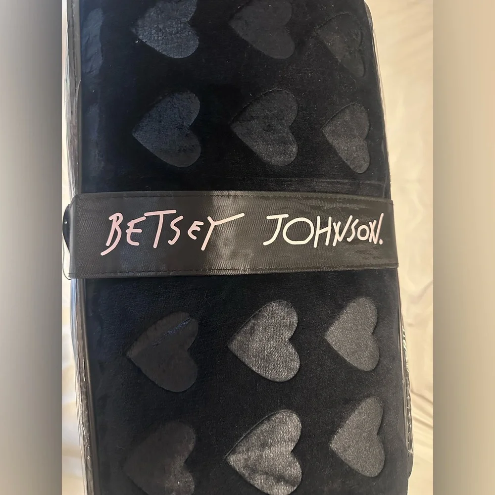 Betsey Johnson Black Embossed Hearts Comforter Set - Full/Queen